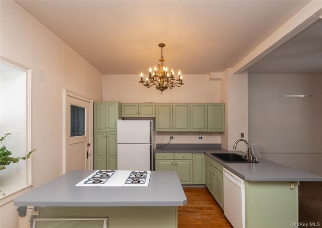 Building Photo - 4 Sengen Ln