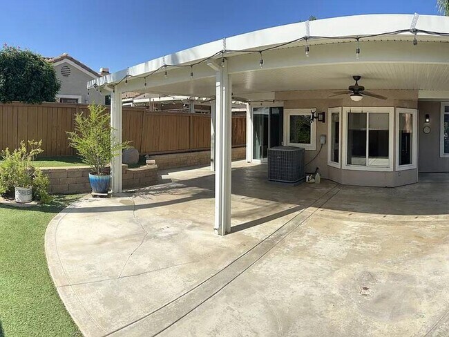 Building Photo - Beautiful home