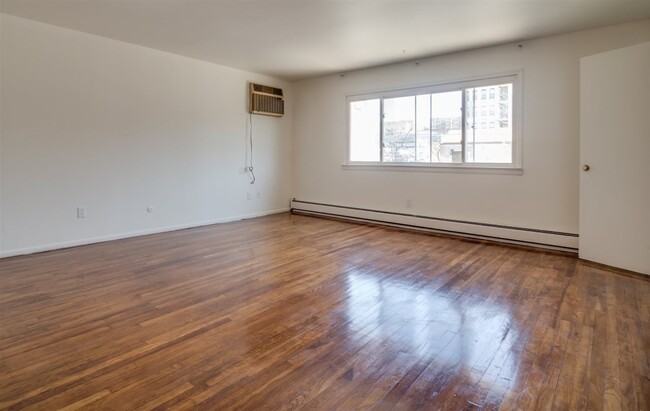 Building Photo - 47 Corbin Ave