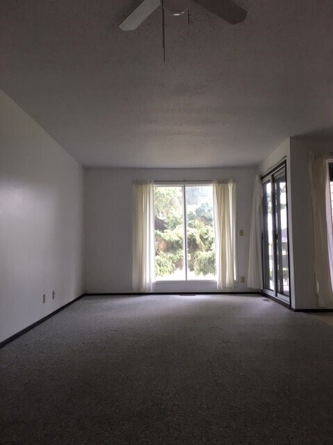 Building Photo - 3 Bed 1.5 Bath Unit in Olds, AB