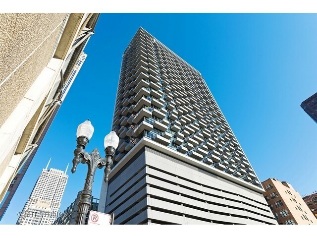 Building Photo - 235 W Van Buren St