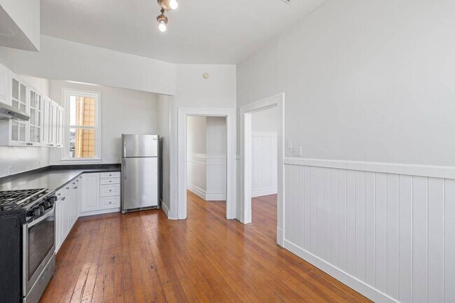 Foto del edificio - Gorgeous huge top floor flat, lots of ligh...