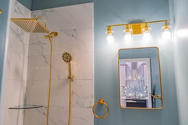 Building Photo - 24 Tudor St