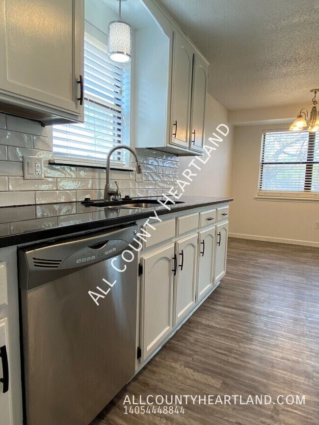 Building Photo - 1809 SE 12th St