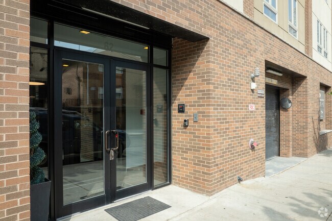 Entrada - Green Roof Condominums