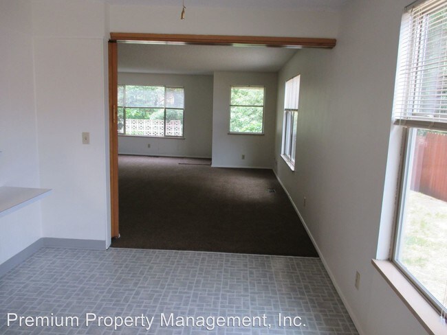 Building Photo - 1721 Chemeketa St NE