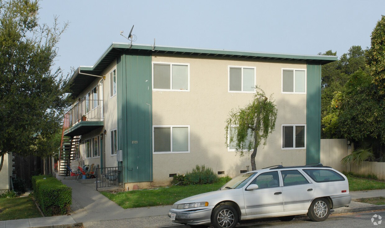 Primary Photo - 7233 Rosanna Street