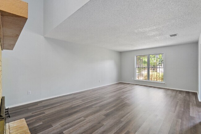 Foto del edificio - 11809 Eubank Dr