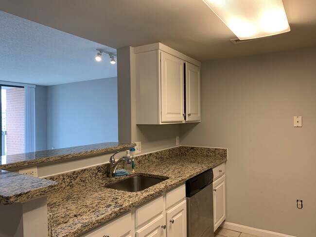 Foto del edificio - Luxury 2BD/2BA in The Gallery - Across from PIKE & ROSE + White Flint Metro