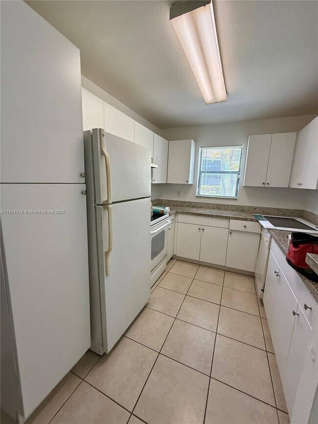 Foto del edificio - 3963 NW 87th Ave