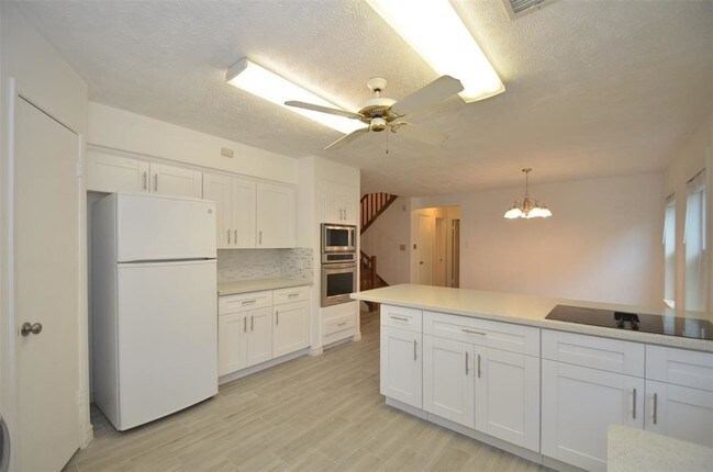 Foto del edificio - 2822 River Birch Dr
