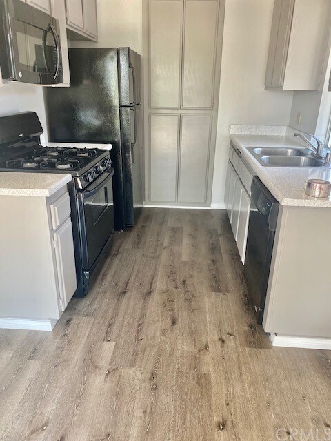 Foto del edificio - 6461 Olive Branch Ln