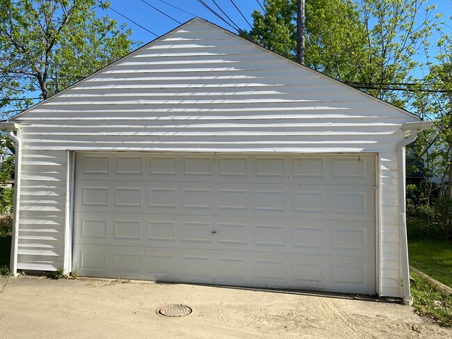 Building Photo - 3333 Desota Ave