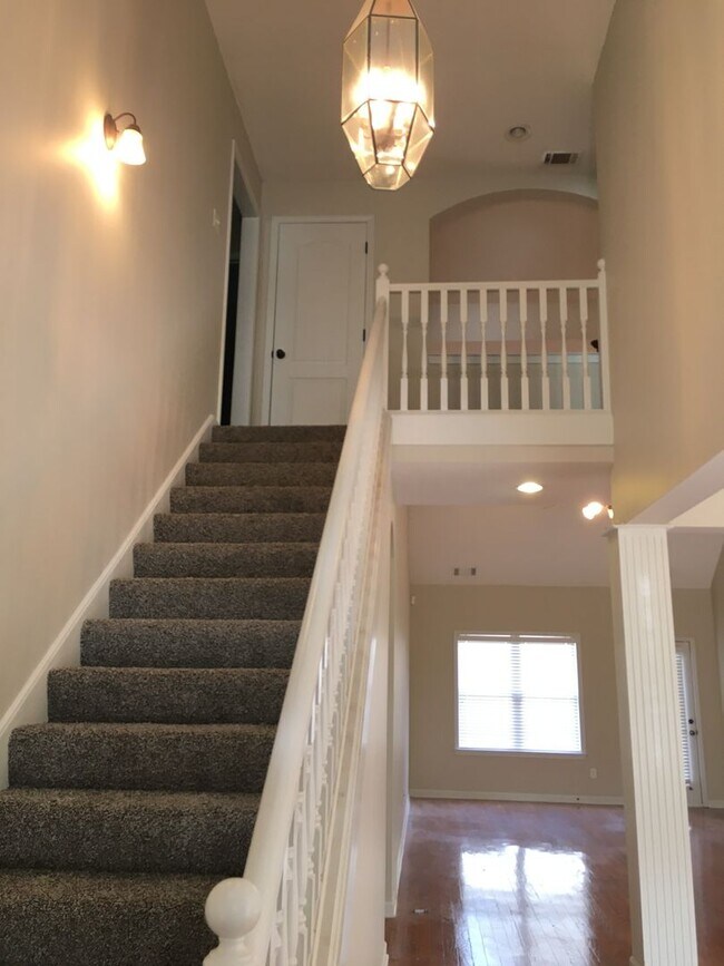 Foto del edificio - Beautiful 4br Lakeland home with a HUGE bonus room! Over 3300 sq ft! Pets are owner's approval, f...