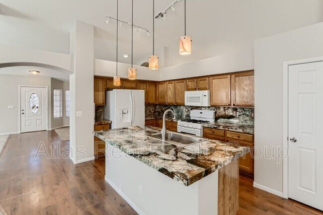 Foto del edificio - 5004 Tropical Ridge Ct