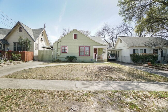 Building Photo - Charming 2-Bedroom Bungalow Near Downtown & The Pearl in Alta Vista