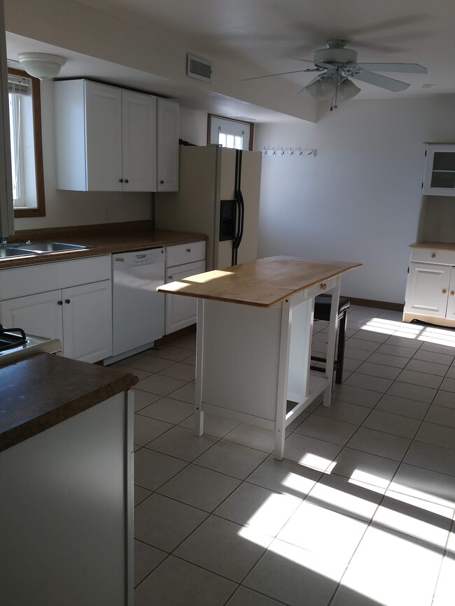 Building Photo - 68 Fields Rd