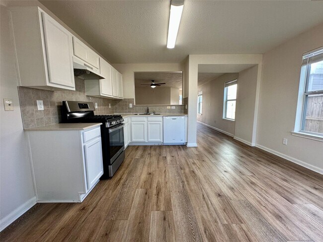 Foto del edificio - 20515 Hillsdale Park Dr