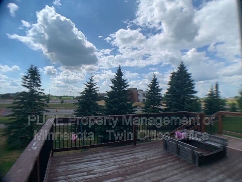 Foto del edificio - 1704 Basswood Ct