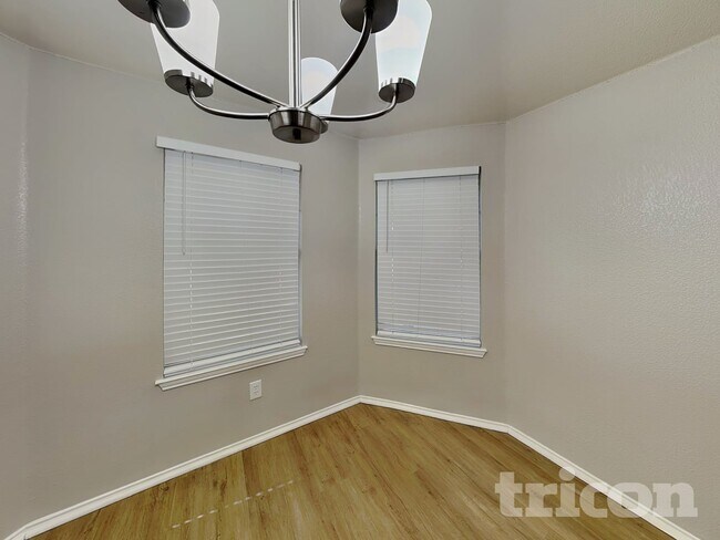 Foto del edificio - 1658 Wildflower Dr