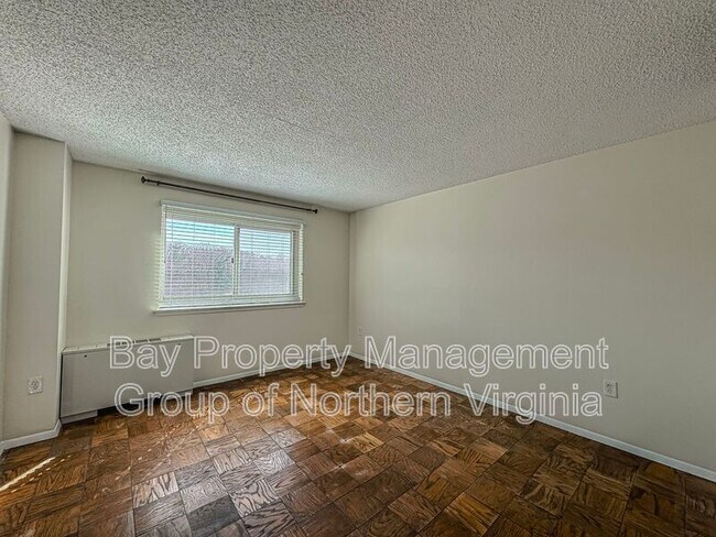 Building Photo - 1225 Martha Custis Dr