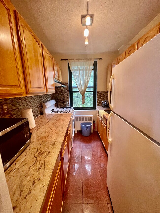 7055 Park Dr E Unit 2R, Flushing, NY 11367 Condo for Rent in Flushing, NY