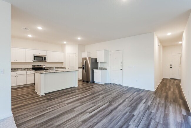 Foto del edificio - 5815 Texas Palm Dr