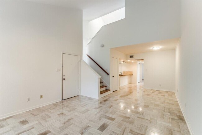 Building Photo - 952 Memorial Village Dr