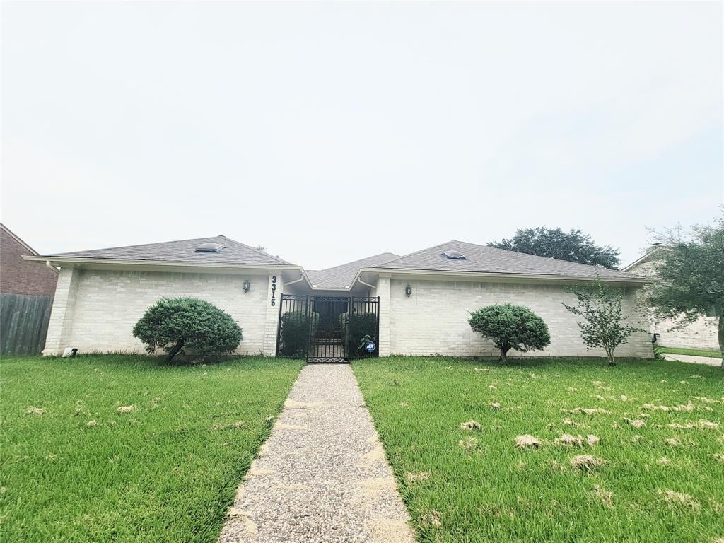 Primary Photo - 3315 Country Club Blvd