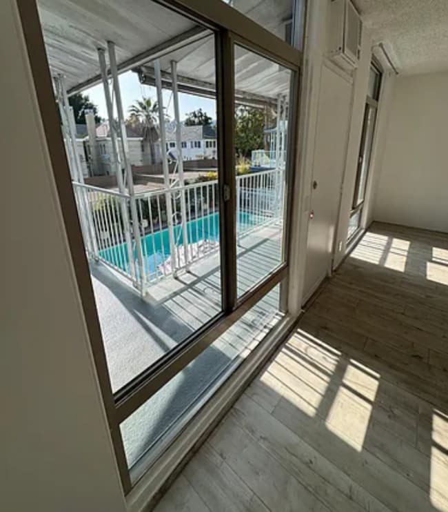 Foto del edificio - 7205 Fountain Ave