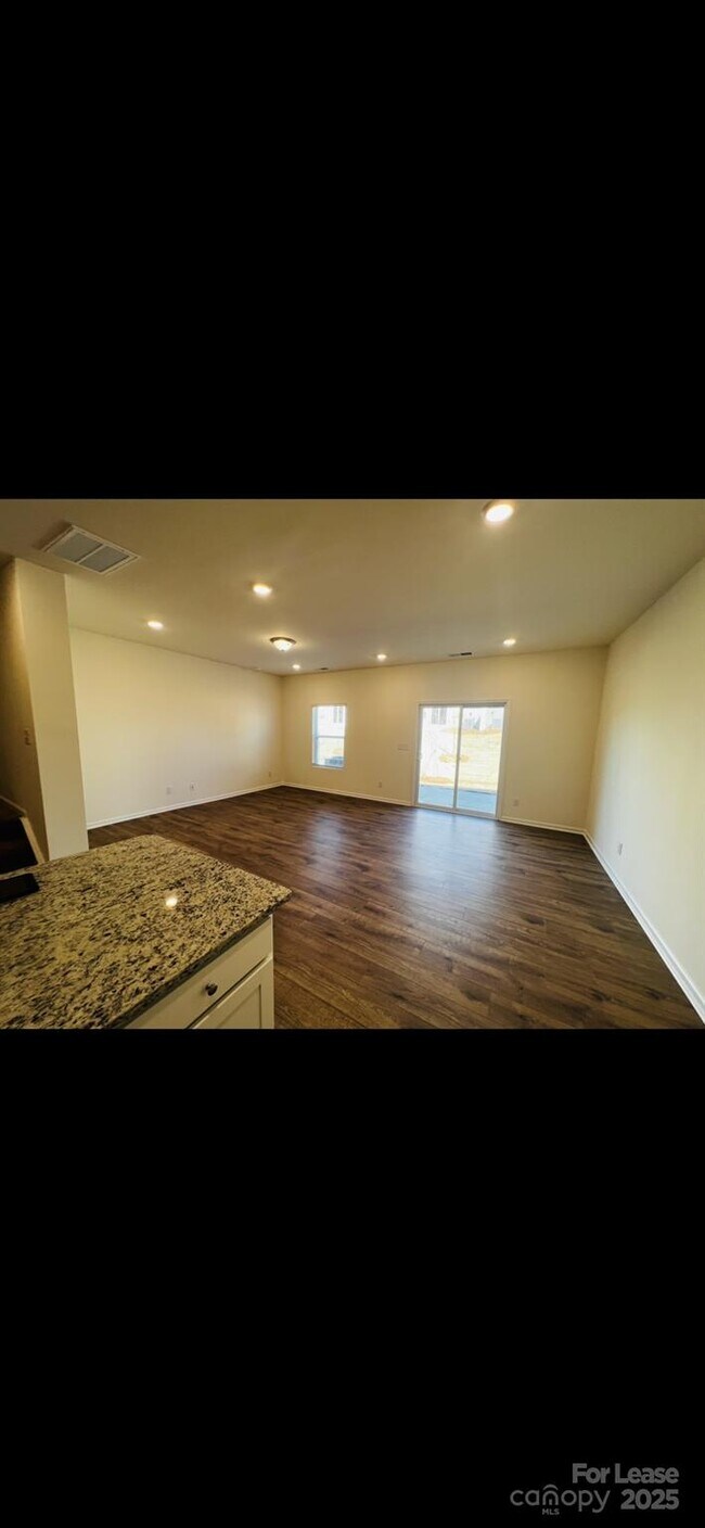 Building Photo - 2788 Yeager Dr NW