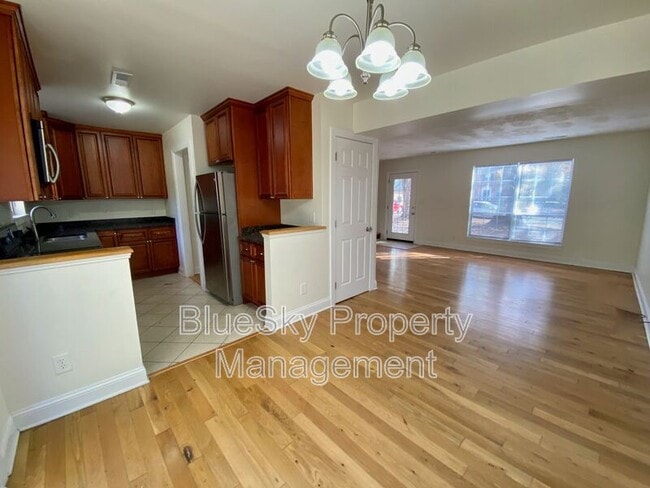 Building Photo - 109 Longwood Dr