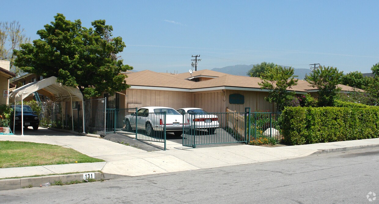 Foto principal - 127 W Cypress Ave