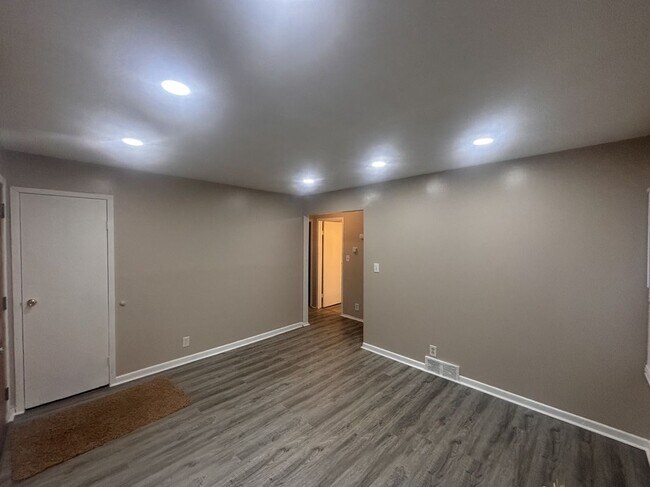 Building Photo - 11236 Studebaker Ave