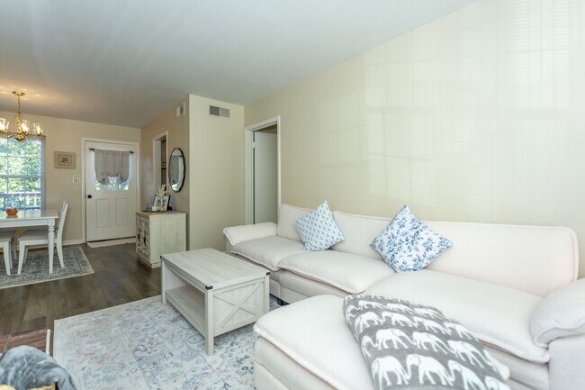 Foto del edificio - 2200 Montreat Cir