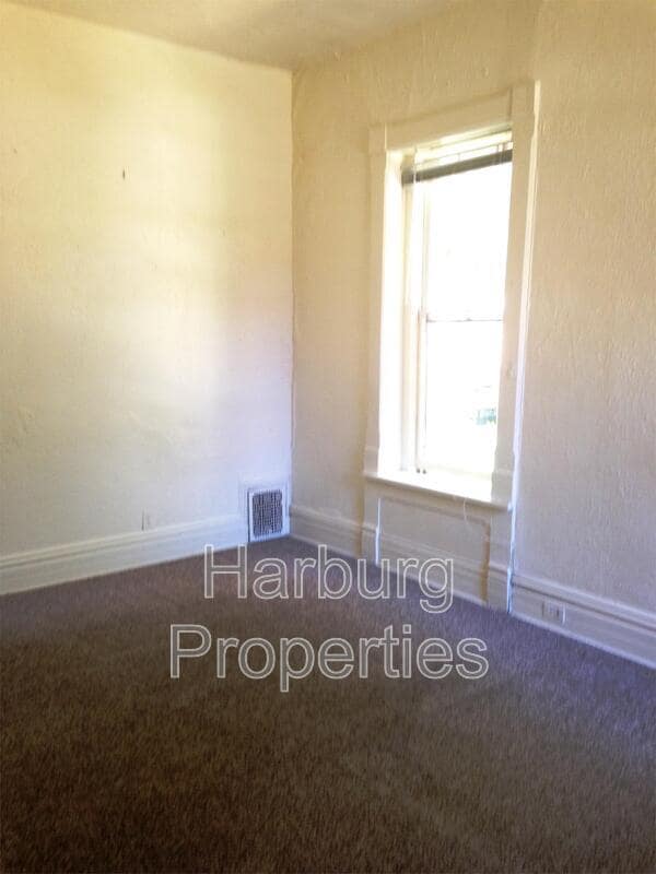 Building Photo - 1069 12th St