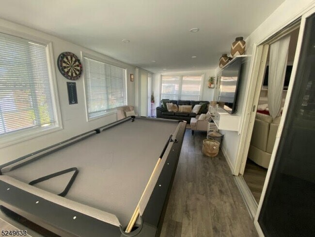 Foto del edificio - 157 Garibaldi Ave