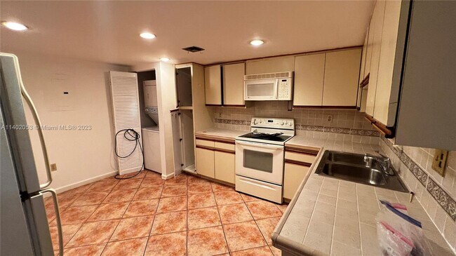 Foto del edificio - 730 Coral Way