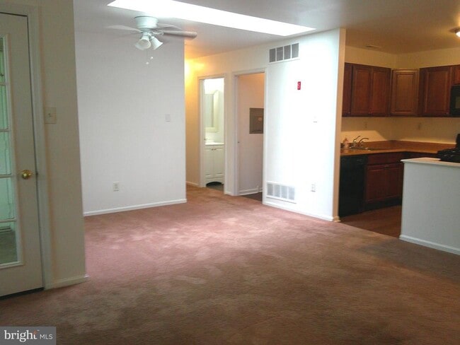 Building Photo - 308 Diamond Dr