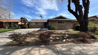 Building Photo - 2960 Cabrillo Dr