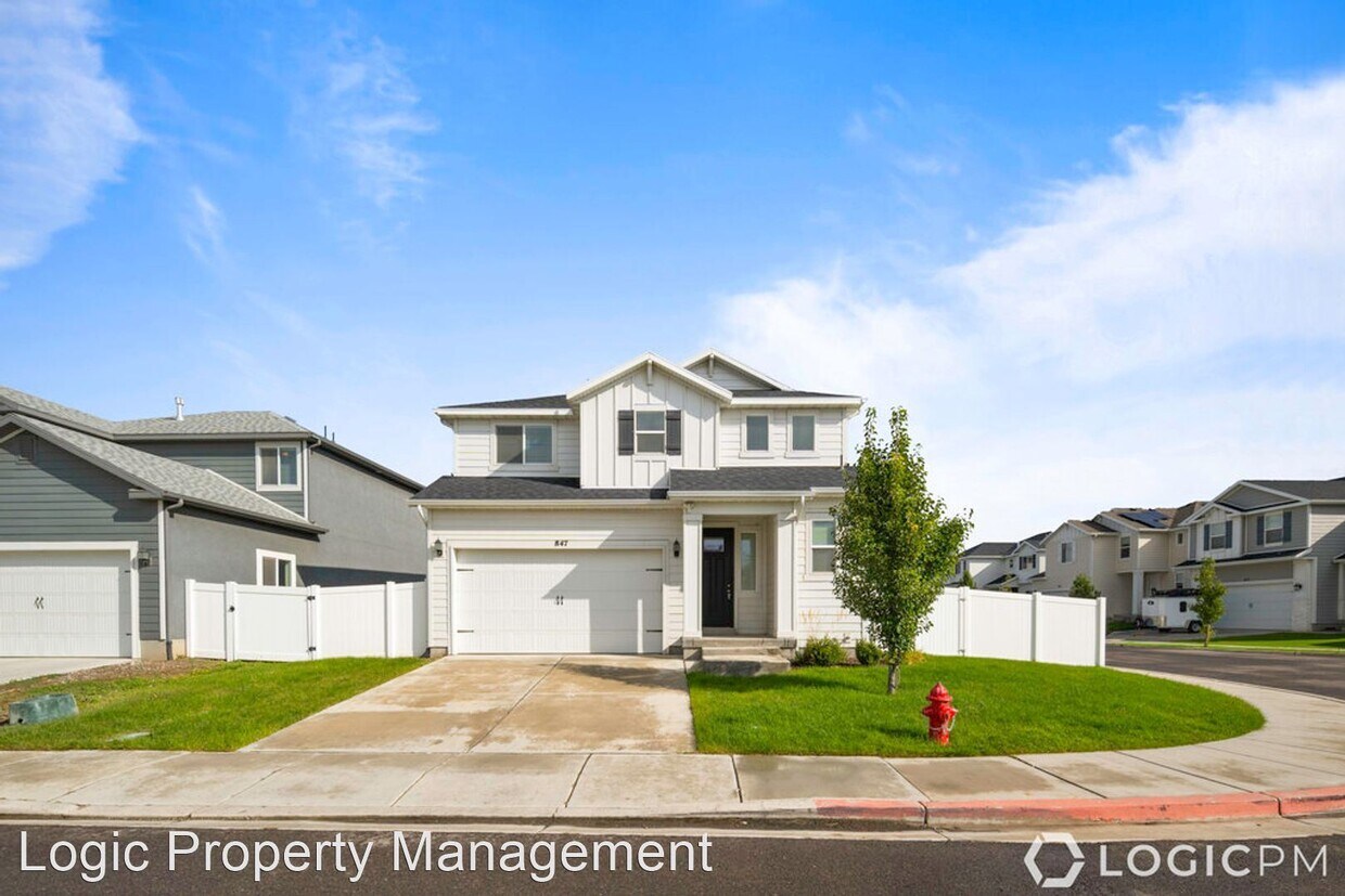 3 br, 2.5 bath House 847 East 380 South House Rental in American