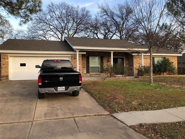 Building Photo - 2244 Shady Brook Dr