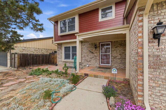 Foto del edificio - Single-Family Home in Near-Perfect Condition | 931 square foot 3-Car Garage!! | Covered Patio | L...