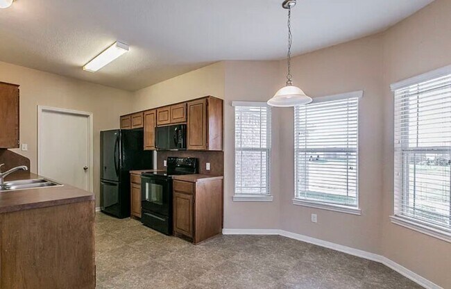 Building Photo - AVAILABLE SOON!