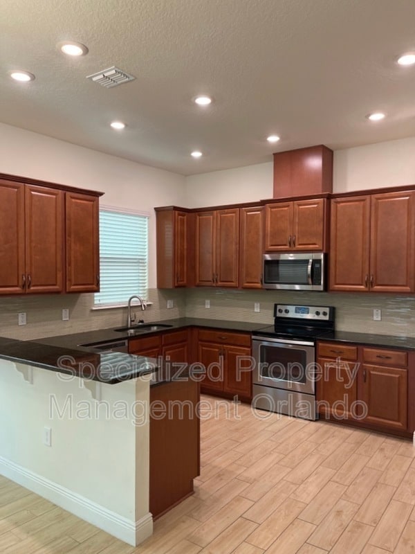 Building Photo - 9462 Meadow Hunt Way