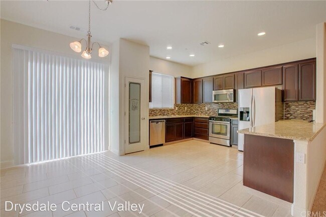 Building Photo - 3 br, 2 bath House - 2036 Piro Dr.