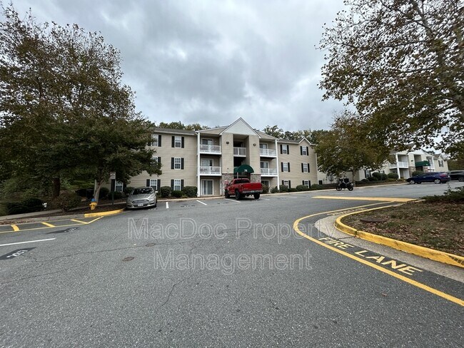 Foto del edificio - 38 White Pine Cir