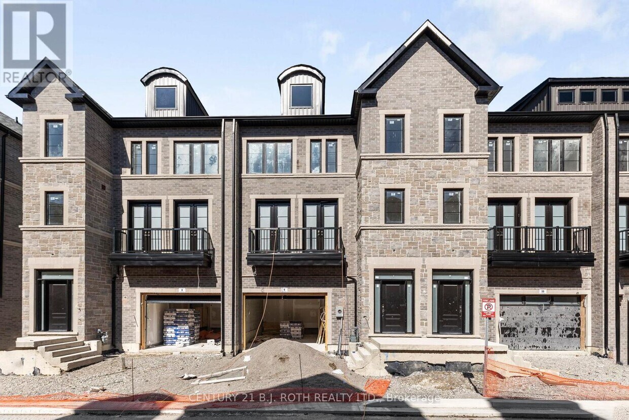 Primary Photo - 260-260 Eagle St