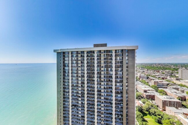 Foto del edificio - 6033 N Sheridan Rd