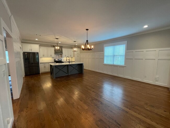 Building Photo - Amazing 5 Bedroom Craftsman-Style Home in Martinez! MOVE IN SPECIAL!